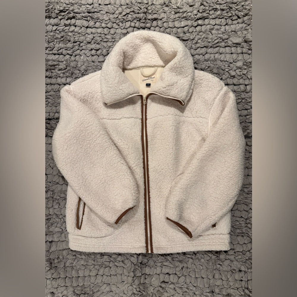 Universal Thread Cozy Cream Full Zipper Sherpa Jacket with Tan Details